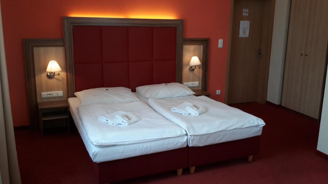 Corner Hotel U Divadla*** - Znojmo Exteriér fotografie
