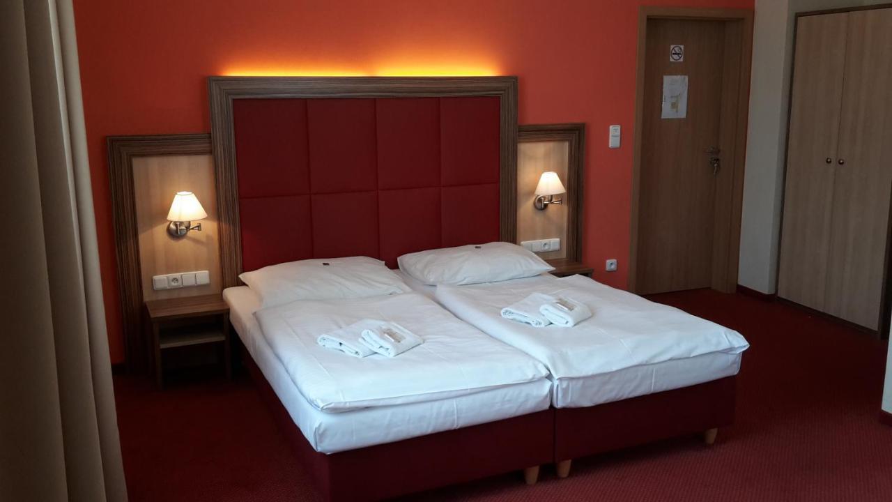 Corner Hotel U Divadla*** - Znojmo Exteriér fotografie
