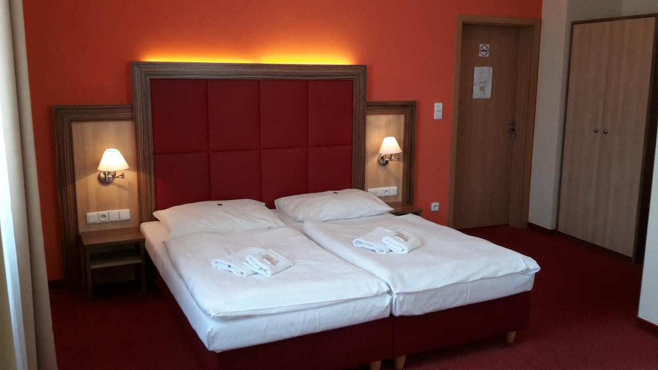 Corner Hotel U Divadla*** - Znojmo Exteriér fotografie